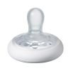 Tommee Tippee nyugtató cumi CTN anyamell formájú 6-18 hó 2db színes